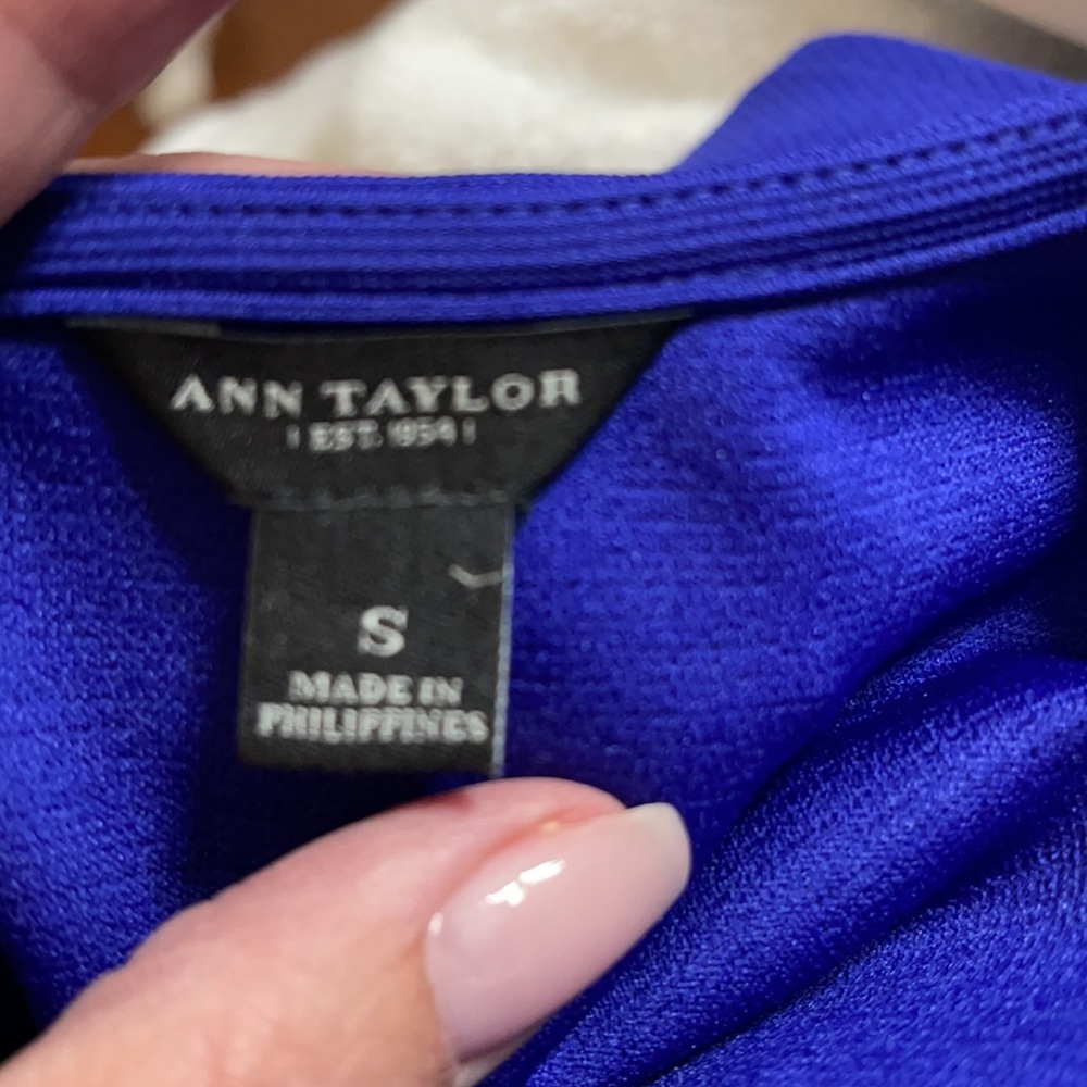 Ann Taylor Blue Blouse with Elegant Design - Picture 7 of 10